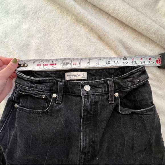 ABERCROMBIE & FITCH CURVE LOVE HIGH RISE MOM JEANS - Picture 6 of 9